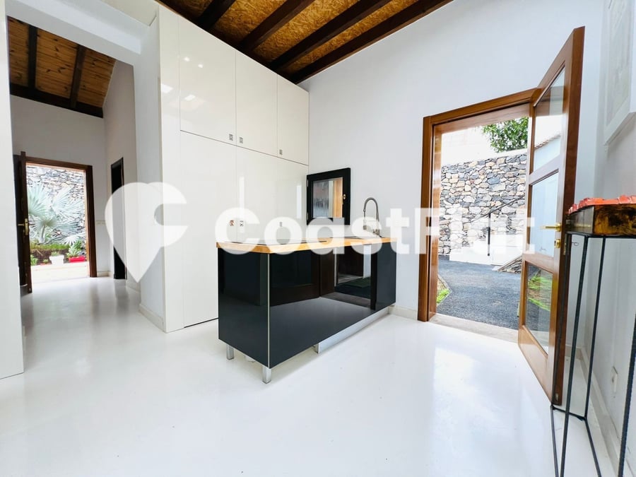 Exclusive villa with beautiful views in the historic heart of Tejina de Isora! – 9