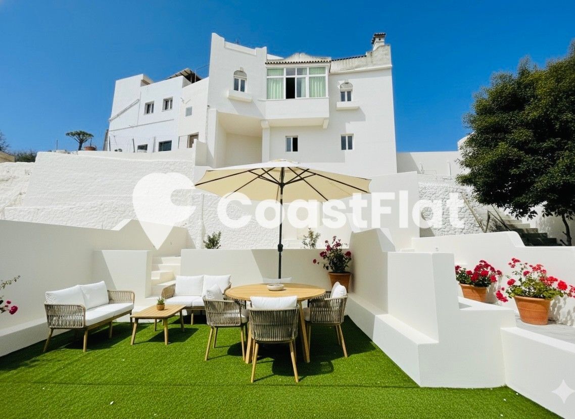 Three-story townhouse with three terraces and two entrances, with the possibility of creating a separate apartment in Tamaimo! – 1
