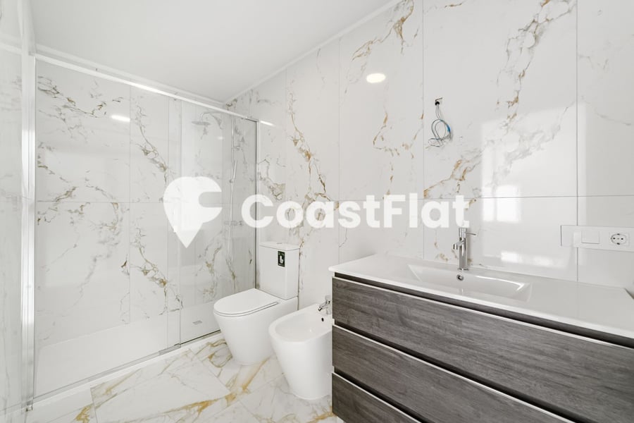 Unbeatable opportunity in Los Cristianos! BRAND NEW apartment just steps from Camisón Beach! – 11