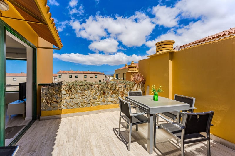 Modern penthouse, completely renovated, just steps away from Montaña Amarilla! – 3