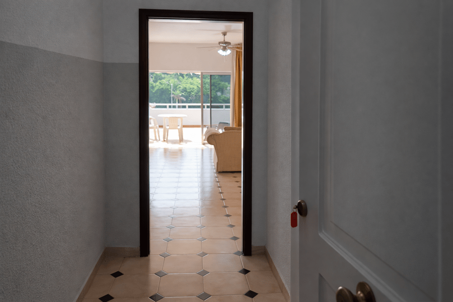 Large studio apartment in San Eugenio Bajo. – 2