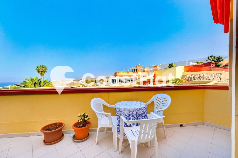 Charming Bungalow with Large Terrace and Teide Views just steps from Puerto Colón! – 8