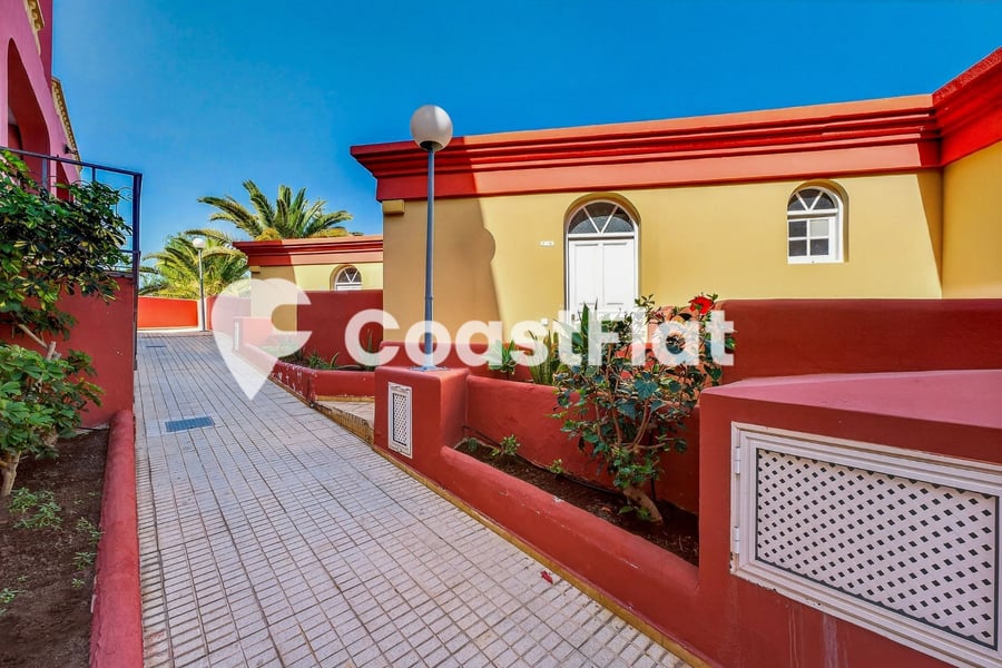 Charming Bungalow with Large Terrace and Teide Views just steps from Puerto Colón! – 4
