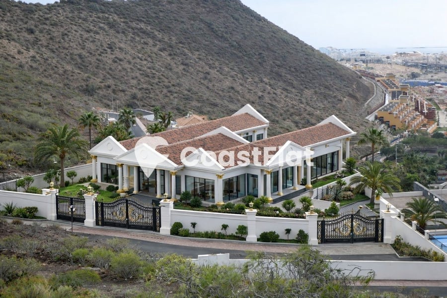 Villa under construction with a 2,000 m² plot and views of the Atlantic Ocean in Roque del Conde. – 2