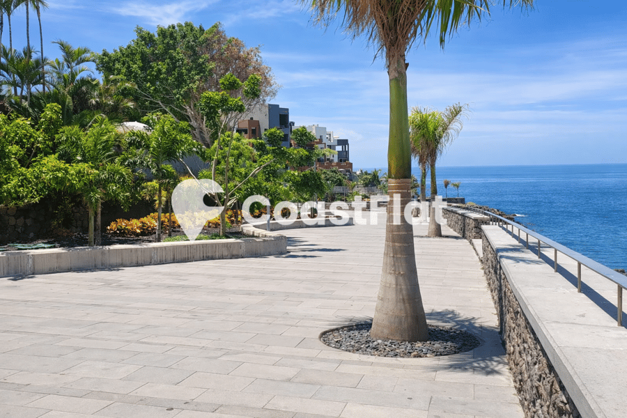 Exclusive Frontline Investment Opportunity with VV License, Just Steps from the Beach – Playa Paraíso, Costa Adeje! – 2