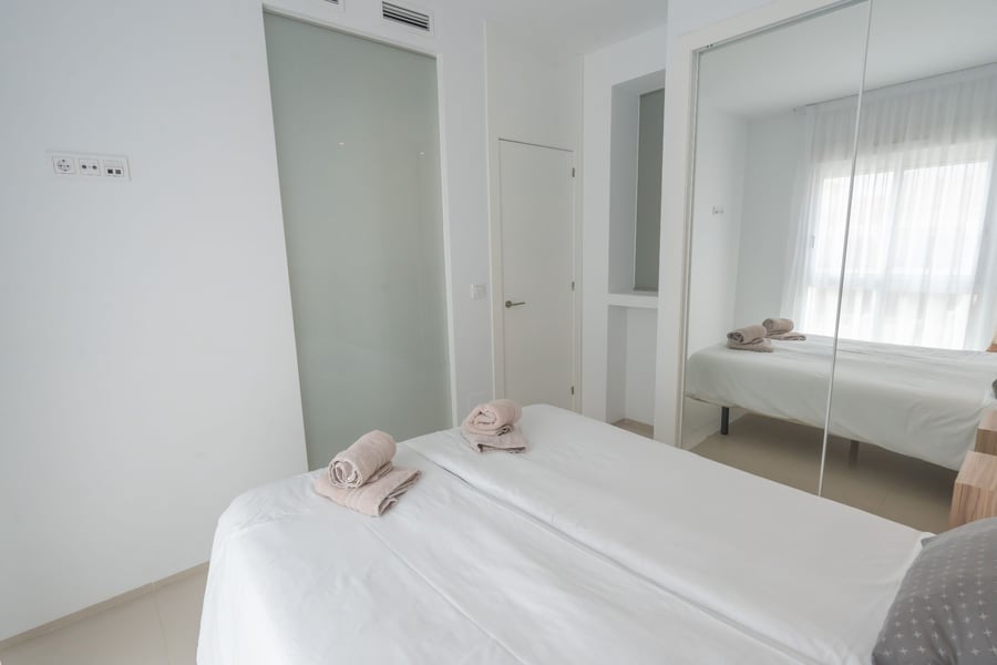 VENTA DE ACTIVO DE INVERSIÓN – 2 Edificios, 16 Apartamentos con LICENCIA VACACIONAL en exclusivo complejo residencial!! – 66