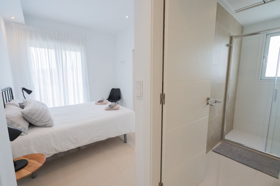 VENTA DE ACTIVO DE INVERSIÓN – 2 Edificios, 16 Apartamentos con LICENCIA VACACIONAL en exclusivo complejo residencial!! – 40