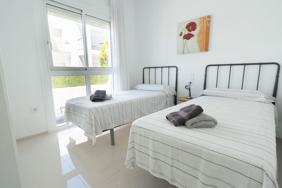 VENTA DE ACTIVO DE INVERSIÓN – 2 Edificios, 16 Apartamentos con LICENCIA VACACIONAL en exclusivo complejo residencial!! – 18