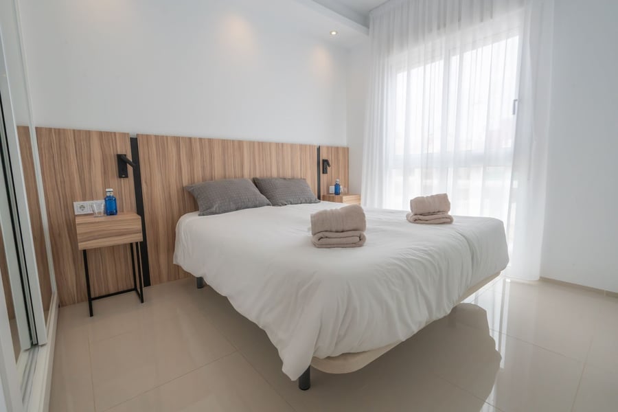 VENTA DE ACTIVO DE INVERSIÓN – 2 Edificios, 16 Apartamentos con LICENCIA VACACIONAL en exclusivo complejo residencial!! – 65