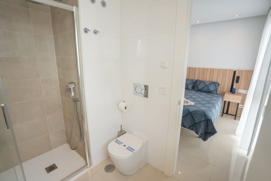 VENTA DE ACTIVO DE INVERSIÓN – 2 Edificios, 16 Apartamentos con LICENCIA VACACIONAL en exclusivo complejo residencial!! – 54