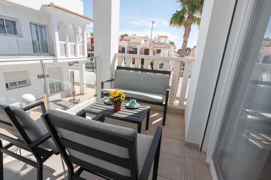 VENTA DE ACTIVO DE INVERSIÓN – 2 Edificios, 16 Apartamentos con LICENCIA VACACIONAL en exclusivo complejo residencial!! – 33