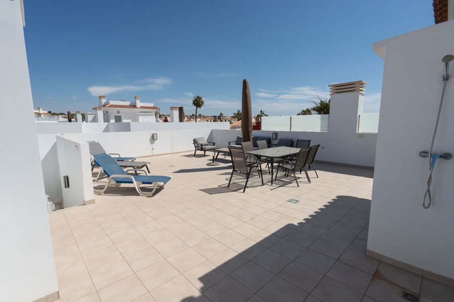 VENTA DE ACTIVO DE INVERSIÓN – 2 Edificios, 16 Apartamentos con LICENCIA VACACIONAL en exclusivo complejo residencial!! – 35