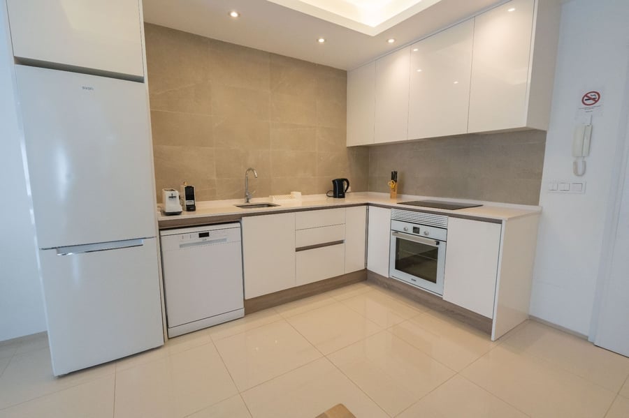 VENTA DE ACTIVO DE INVERSIÓN – 2 Edificios, 16 Apartamentos con LICENCIA VACACIONAL en exclusivo complejo residencial!! – 44