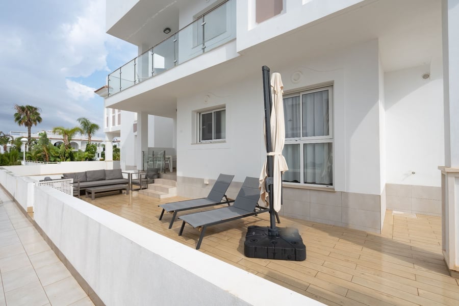 VENTA DE ACTIVO DE INVERSIÓN – 2 Edificios, 16 Apartamentos con LICENCIA VACACIONAL en exclusivo complejo residencial!! – 58