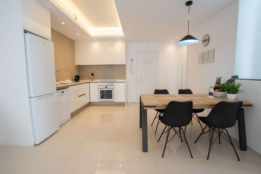 VENTA DE ACTIVO DE INVERSIÓN – 2 Edificios, 16 Apartamentos con LICENCIA VACACIONAL en exclusivo complejo residencial!! – 46