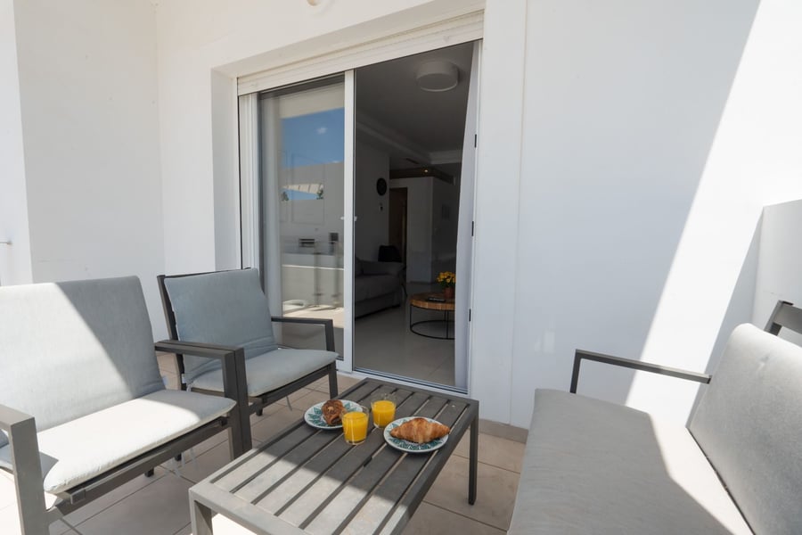 VENTA DE ACTIVO DE INVERSIÓN – 2 Edificios, 16 Apartamentos con LICENCIA VACACIONAL en exclusivo complejo residencial!! – 23