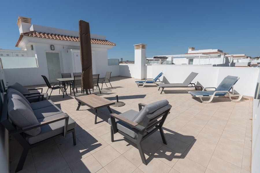 VENTA DE ACTIVO DE INVERSIÓN – 2 Edificios, 16 Apartamentos con LICENCIA VACACIONAL en exclusivo complejo residencial!! – 36