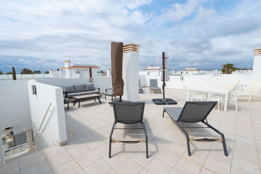 VENTA DE ACTIVO DE INVERSIÓN – 2 Edificios, 16 Apartamentos con LICENCIA VACACIONAL en exclusivo complejo residencial!! – 69