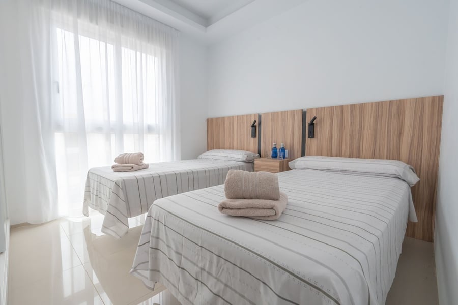 VENTA DE ACTIVO DE INVERSIÓN – 2 Edificios, 16 Apartamentos con LICENCIA VACACIONAL en exclusivo complejo residencial!! – 67
