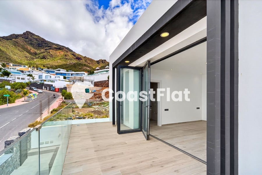 Brand-new modern luxury villa with private pool in Costa Adeje! – 12