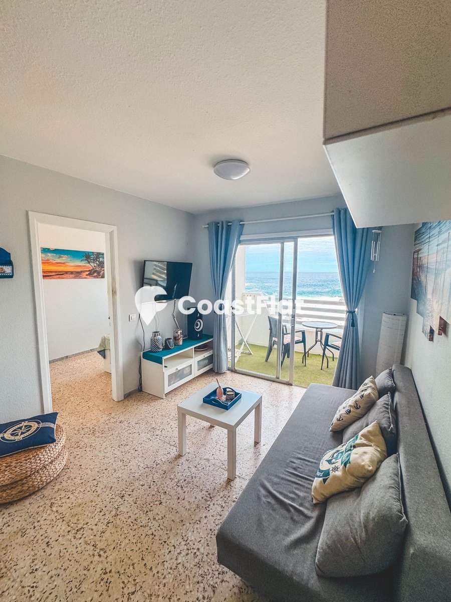 Modern Frontline Seafront Apartment with stunning Views! – 11