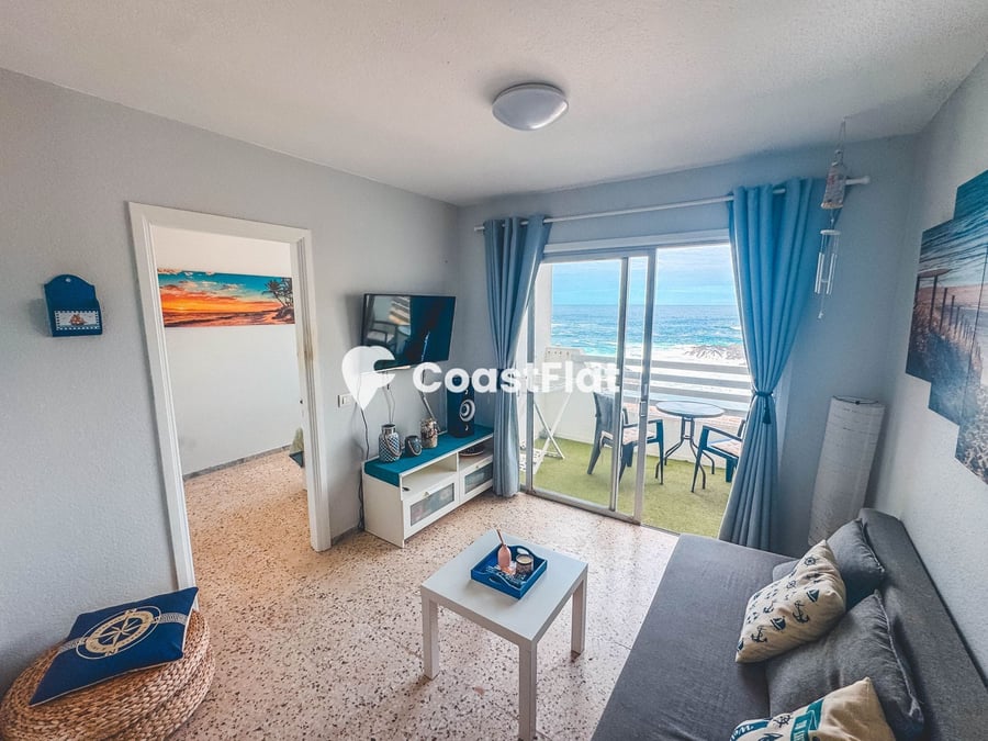 Modern Frontline Seafront Apartment with stunning Views! – 10
