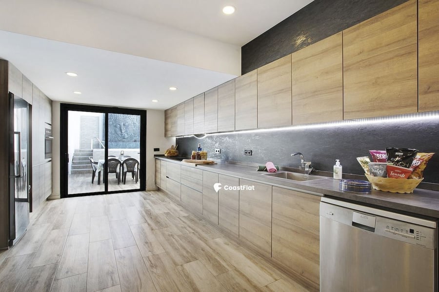 A unique opportunity to acquire an exceptional property. – 4