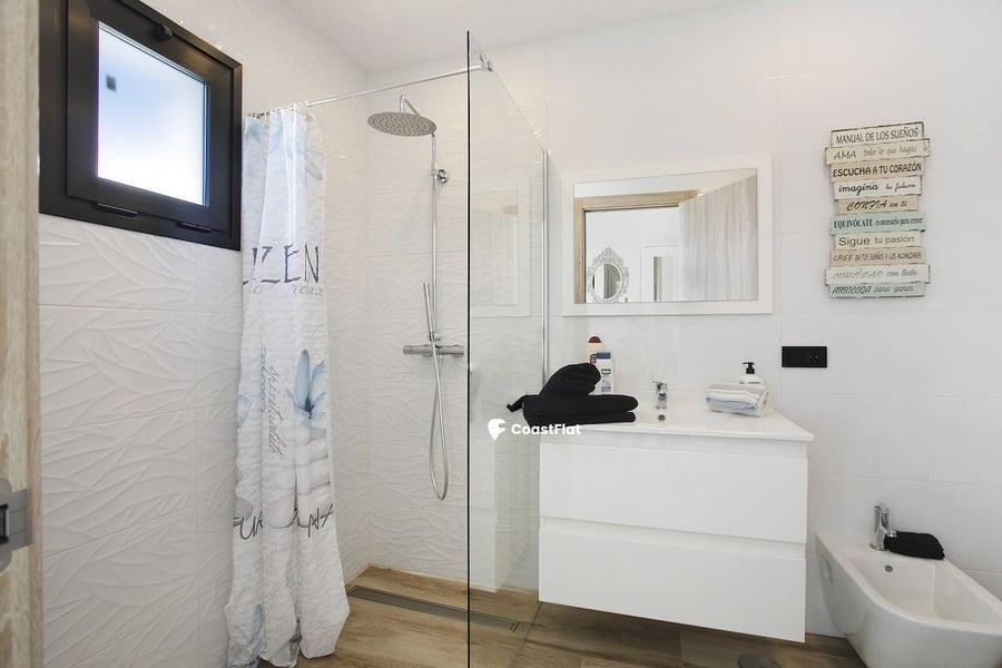 A unique opportunity to acquire an exceptional property. – 30