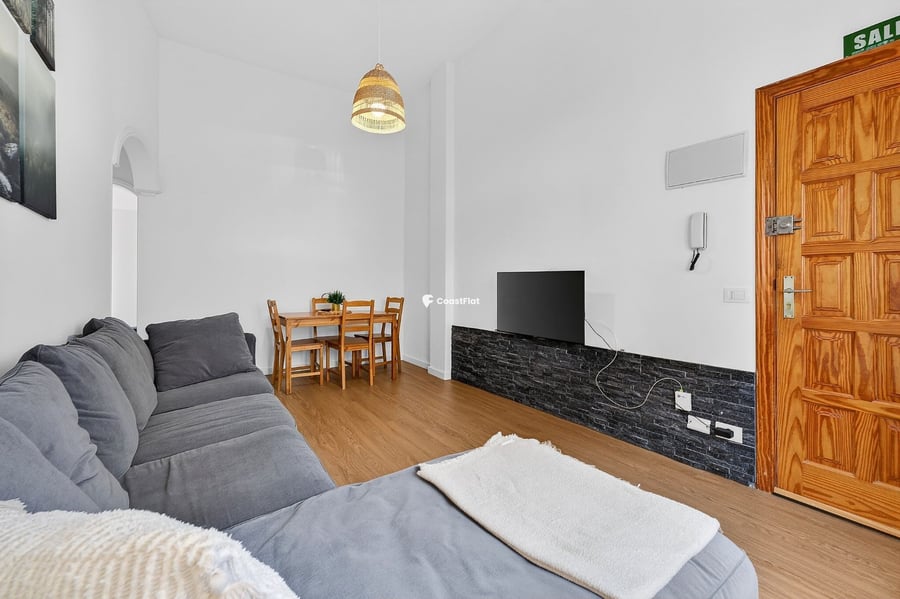 An apartment just steps from the sea in Los Abrigos. – 5