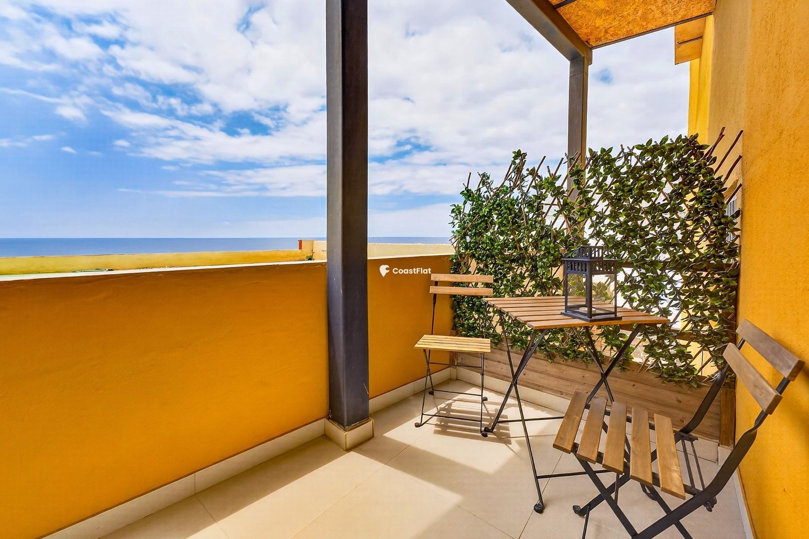 An apartment just steps from the sea in Los Abrigos. – 1
