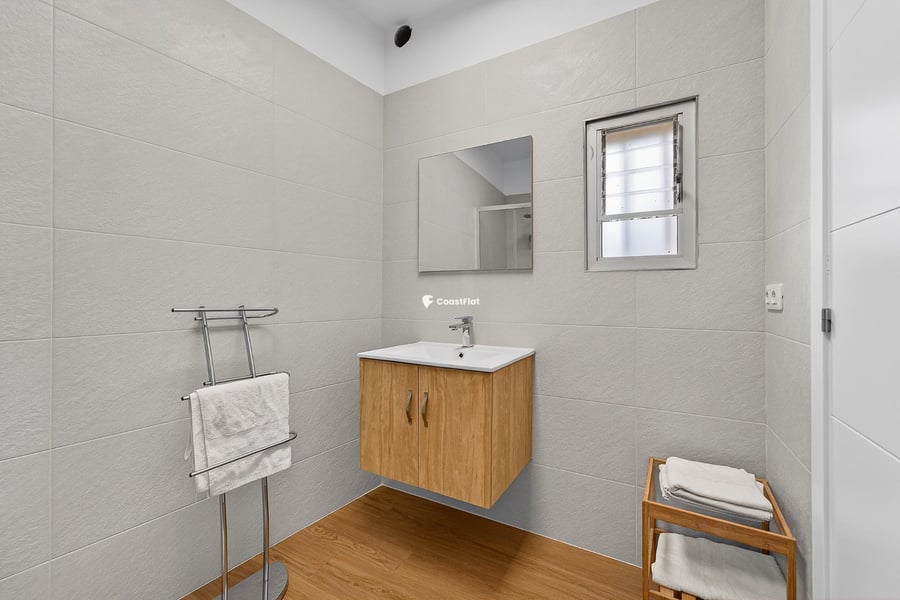 An apartment just steps from the sea in Los Abrigos. – 16