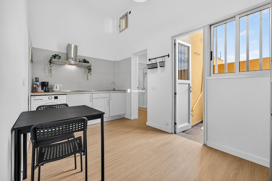 An apartment just steps from the sea in Los Abrigos. – 8
