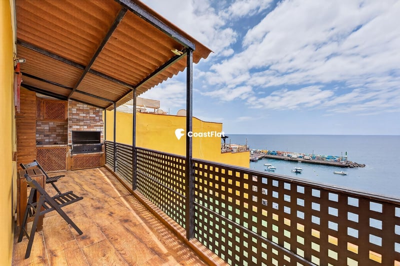 A magnificent seafront property in Los Abrigos. – 2
