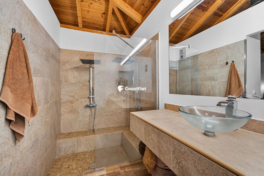 Independent house with plot in Guia de Isora – 16