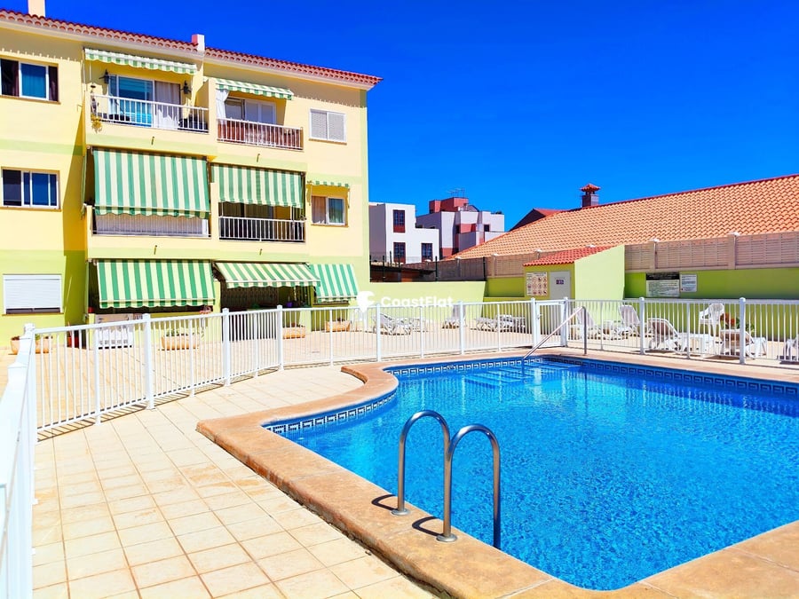 A bright flat with a terrace and swimming pool in Costa del Silencio. – 13